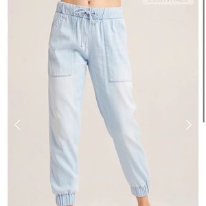 Bella Dahl Malibu Pocket Jogger - Sky Blue Wash